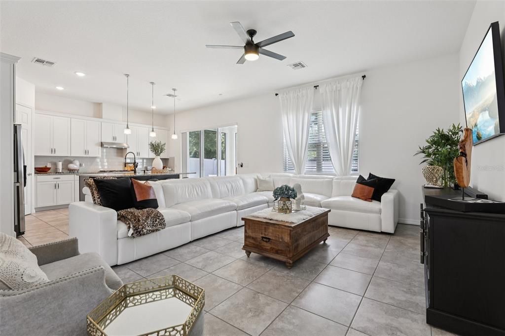 En Venta: $457,900 (4 camas, 2 baños, 2807 Pies cuadrados)