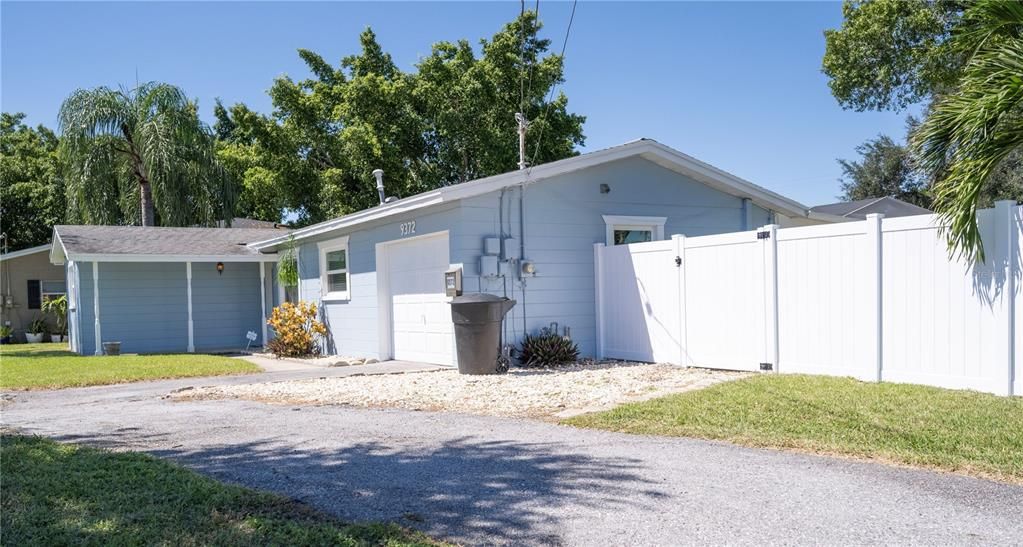 For Rent: $2,800 (2 beds, 2 baths, 1114 Square Feet)