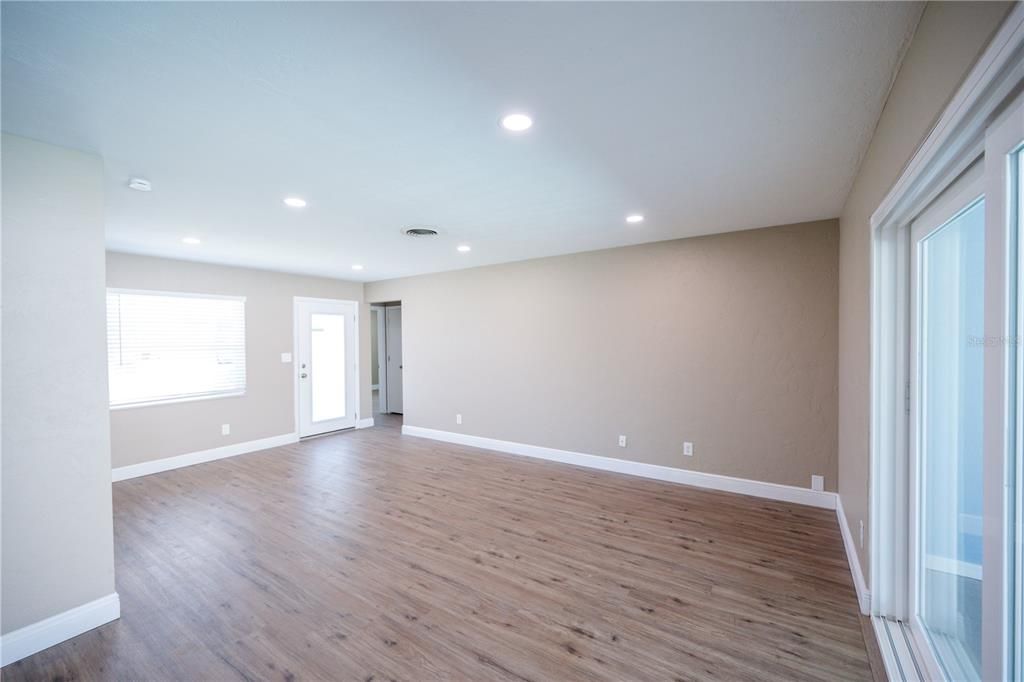 For Rent: $2,800 (2 beds, 2 baths, 1114 Square Feet)