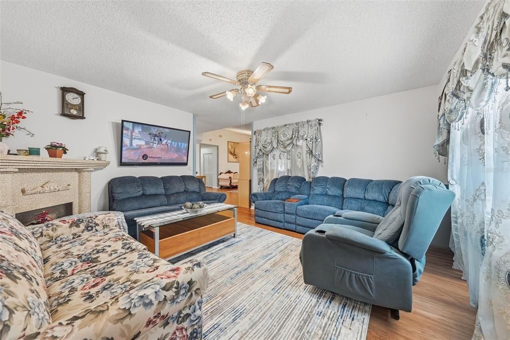 For Sale: $485,000 (4 beds, 3 baths, 1930 Square Feet)