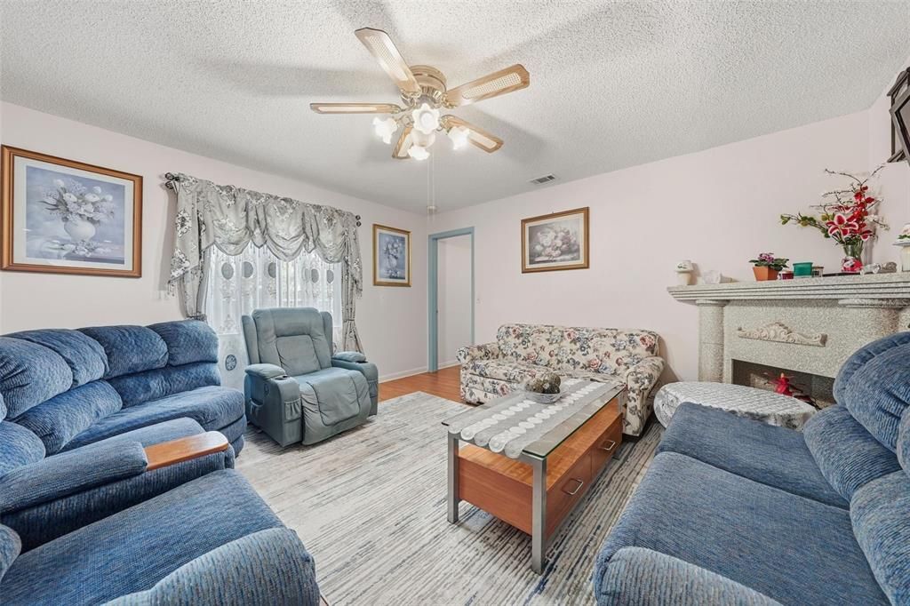 For Sale: $485,000 (4 beds, 3 baths, 1930 Square Feet)