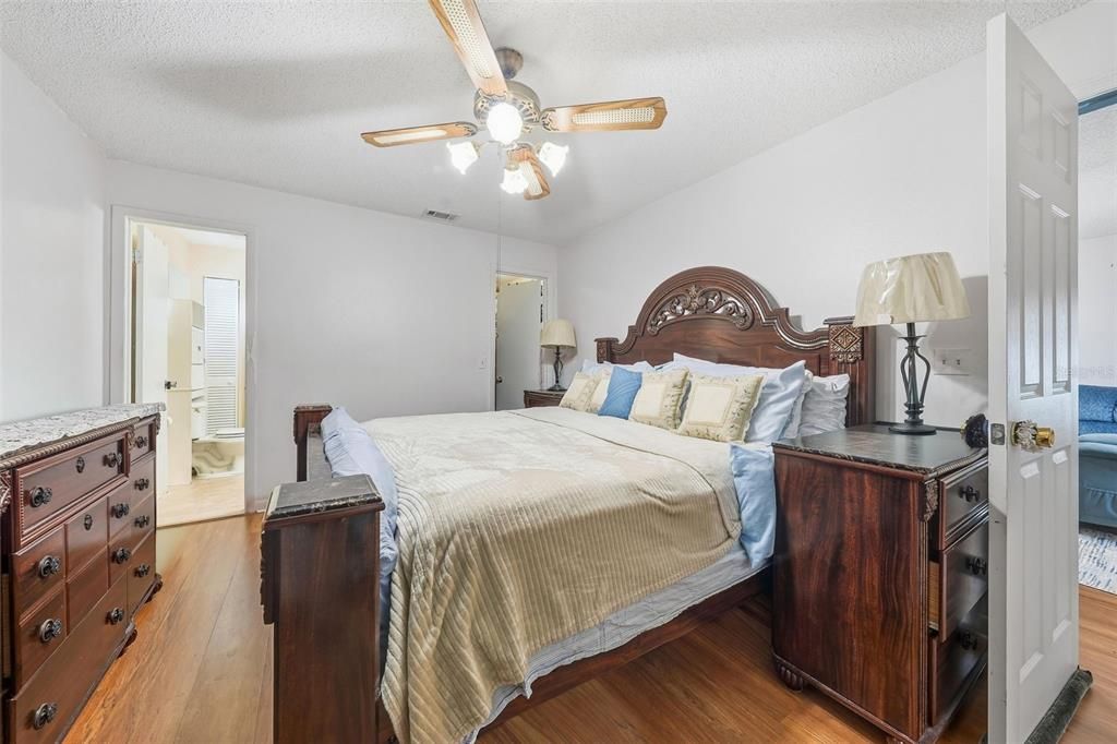 For Sale: $485,000 (4 beds, 3 baths, 1930 Square Feet)
