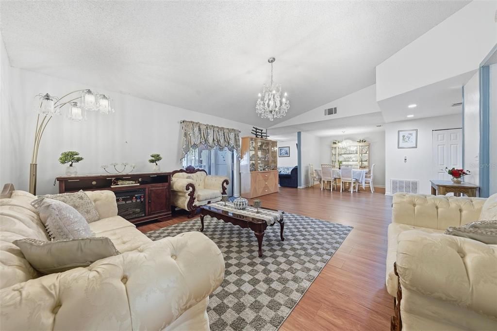For Sale: $485,000 (4 beds, 3 baths, 1930 Square Feet)