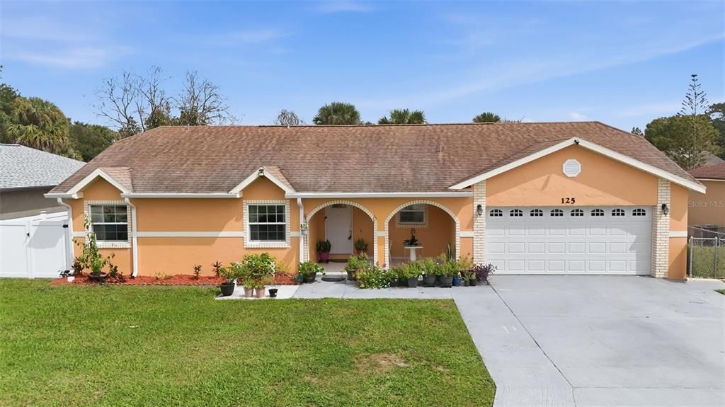 For Sale: $485,000 (4 beds, 3 baths, 1930 Square Feet)