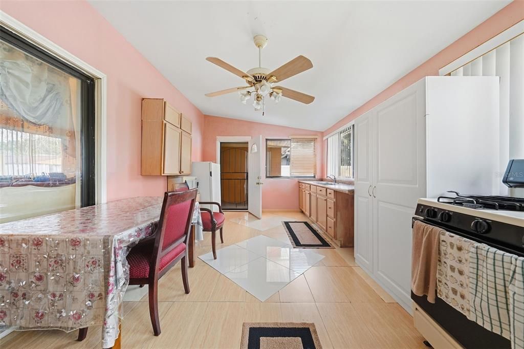 For Sale: $485,000 (4 beds, 3 baths, 1930 Square Feet)