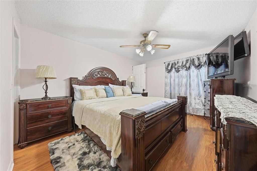 For Sale: $485,000 (4 beds, 3 baths, 1930 Square Feet)