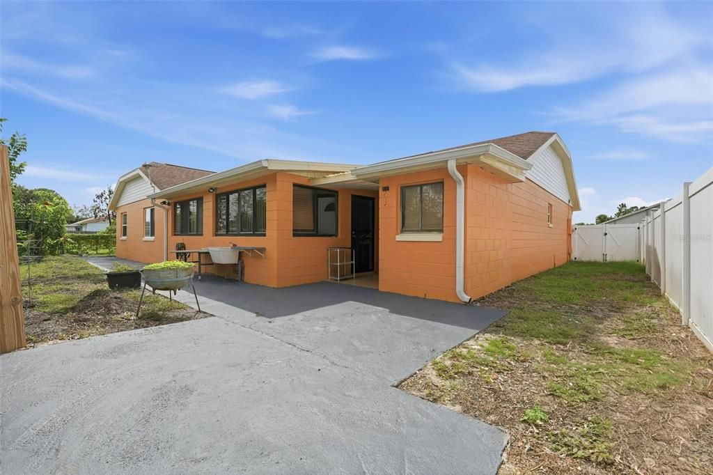 For Sale: $485,000 (4 beds, 3 baths, 1930 Square Feet)