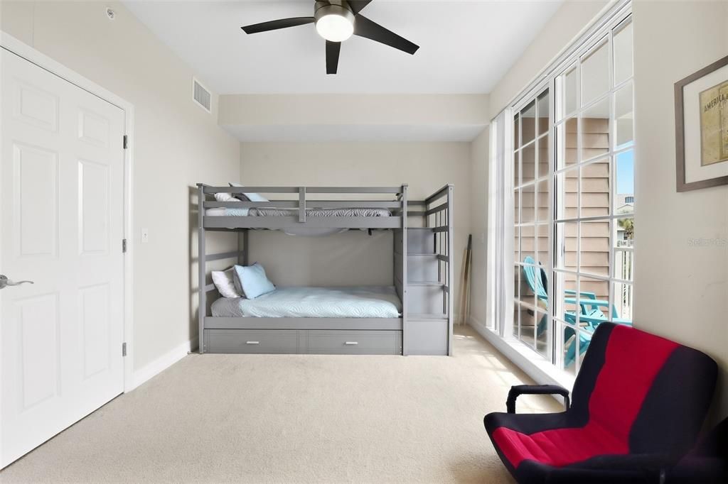 En Venta: $349,990 (3 camas, 3 baños, 1417 Pies cuadrados)
