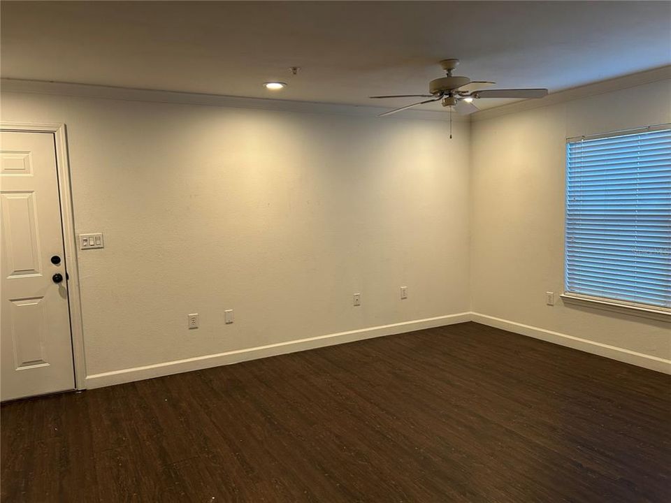 For Rent: $1,390 (1 beds, 1 baths, 865 Square Feet)