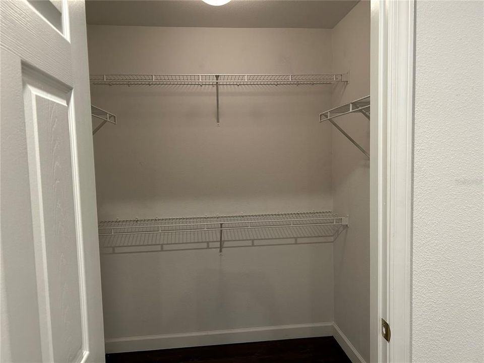 For Rent: $1,390 (1 beds, 1 baths, 865 Square Feet)