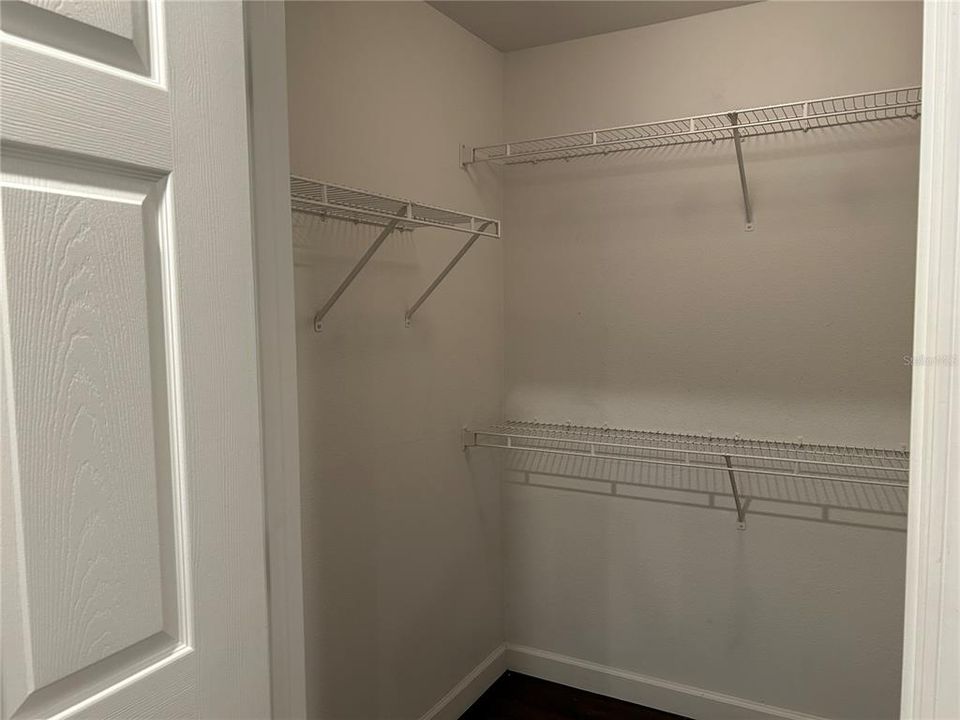 For Rent: $1,390 (1 beds, 1 baths, 865 Square Feet)