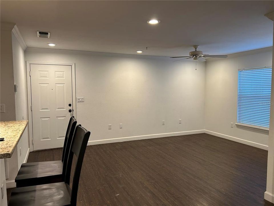 For Rent: $1,390 (1 beds, 1 baths, 865 Square Feet)
