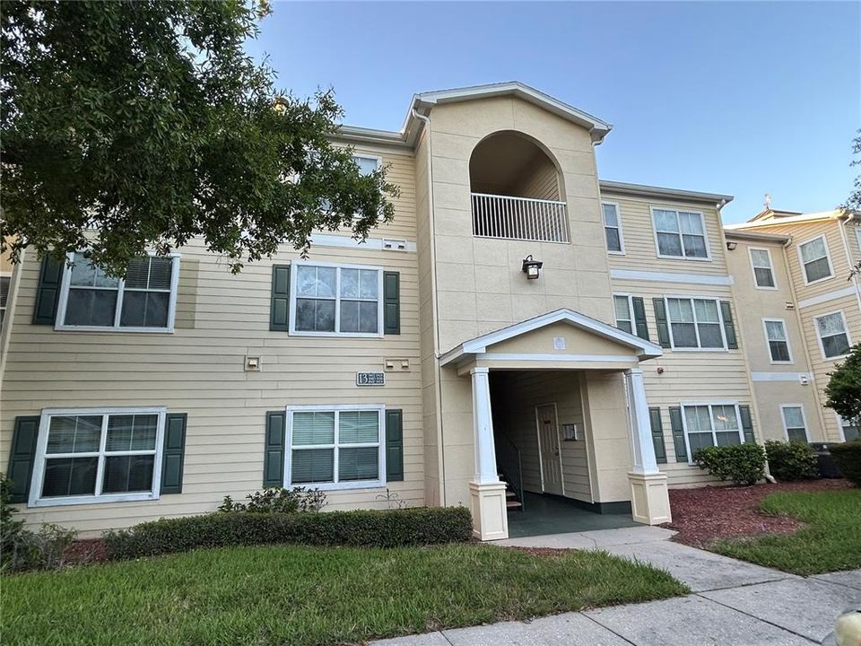For Rent: $1,390 (1 beds, 1 baths, 865 Square Feet)