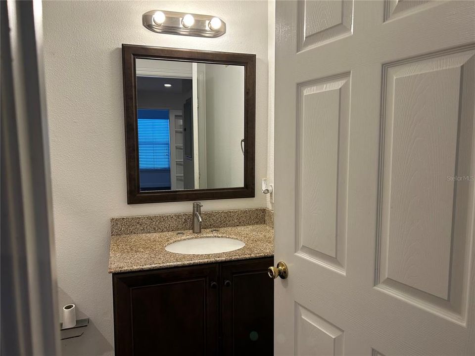 For Rent: $1,390 (1 beds, 1 baths, 865 Square Feet)