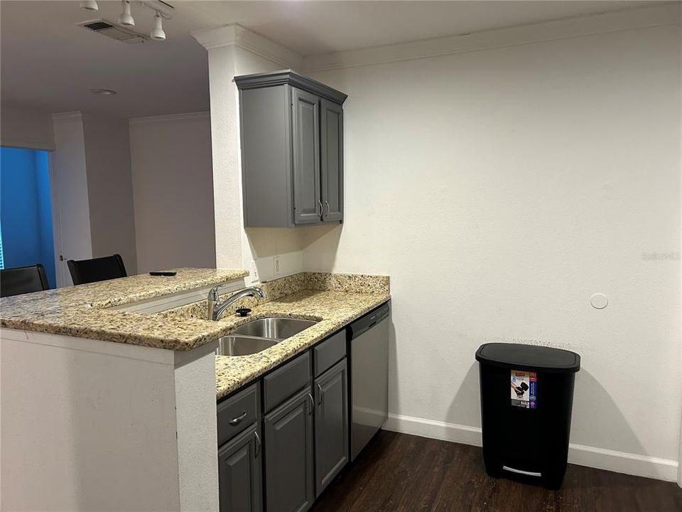 For Rent: $1,390 (1 beds, 1 baths, 865 Square Feet)