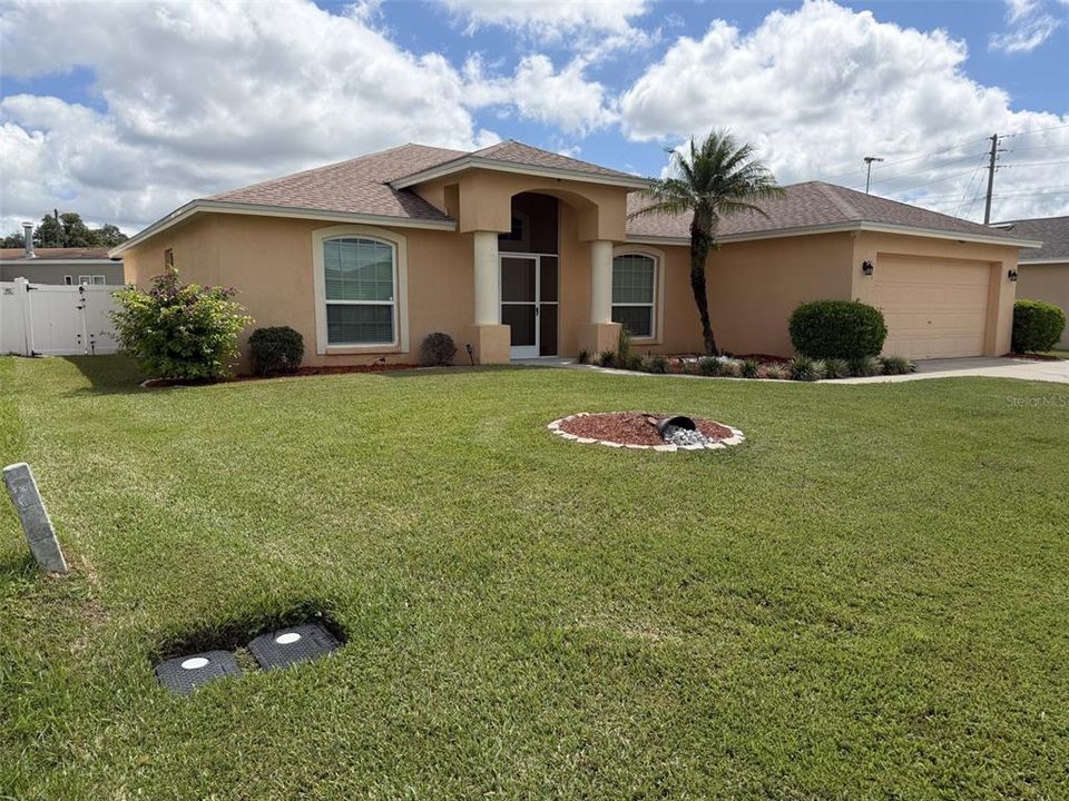 For Sale: $340,000 (3 beds, 2 baths, 1888 Square Feet)