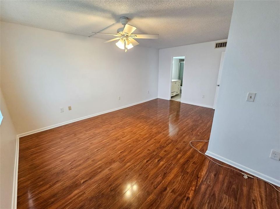 For Sale: $375,000 (3 beds, 2 baths, 1700 Square Feet)