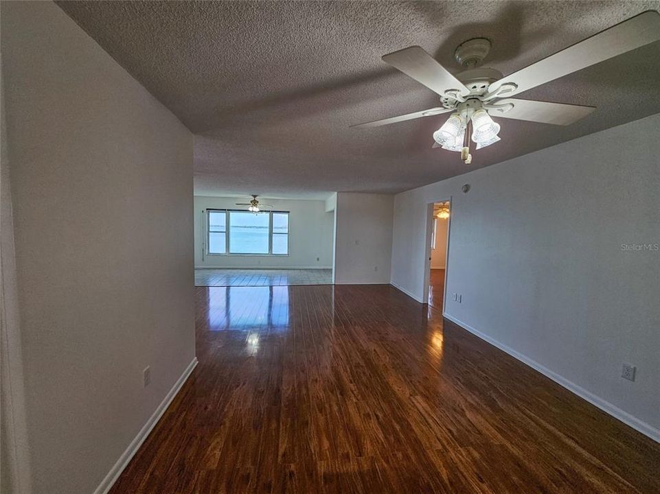 For Sale: $375,000 (3 beds, 2 baths, 1700 Square Feet)