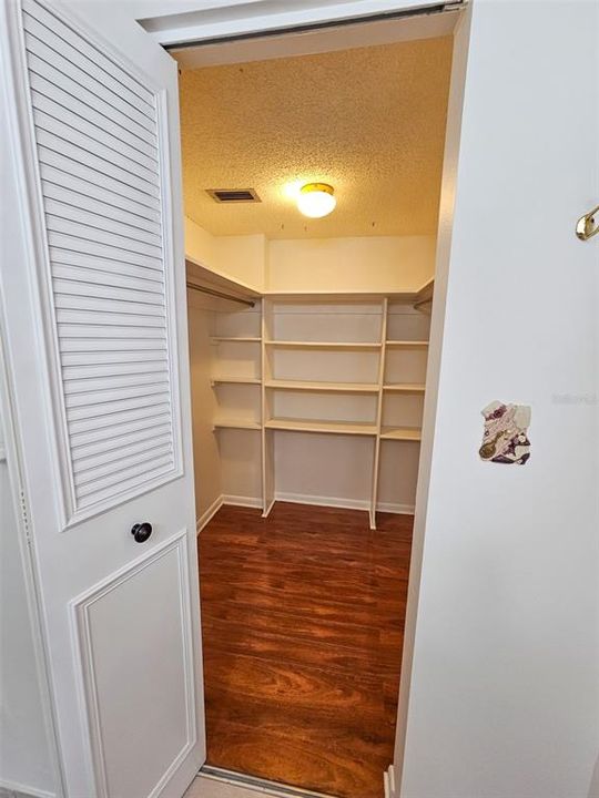 For Sale: $375,000 (3 beds, 2 baths, 1700 Square Feet)