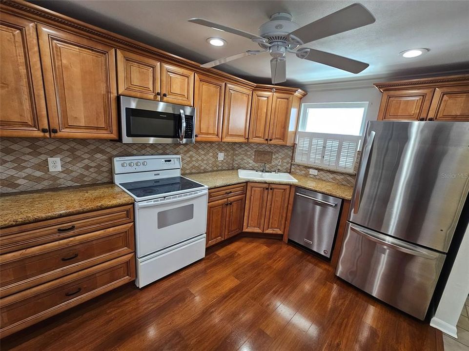 For Sale: $375,000 (3 beds, 2 baths, 1700 Square Feet)