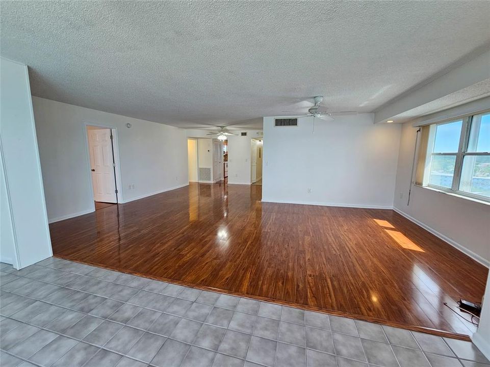 For Sale: $375,000 (3 beds, 2 baths, 1700 Square Feet)