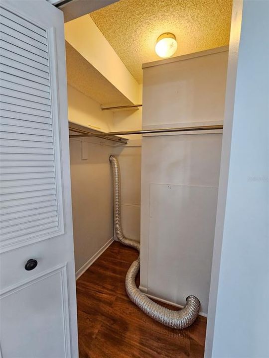 For Sale: $375,000 (3 beds, 2 baths, 1700 Square Feet)