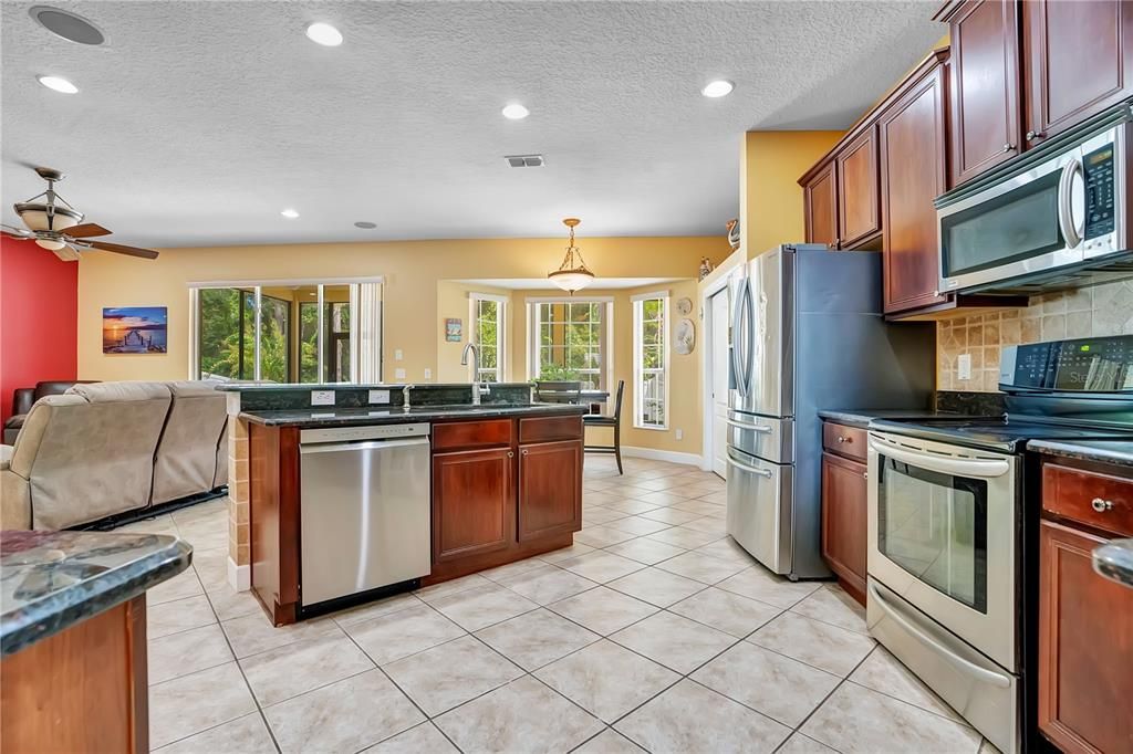 For Sale: $640,000 (5 beds, 4 baths, 3536 Square Feet)