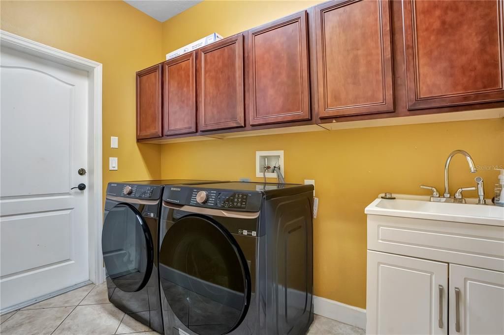 For Sale: $640,000 (5 beds, 4 baths, 3536 Square Feet)