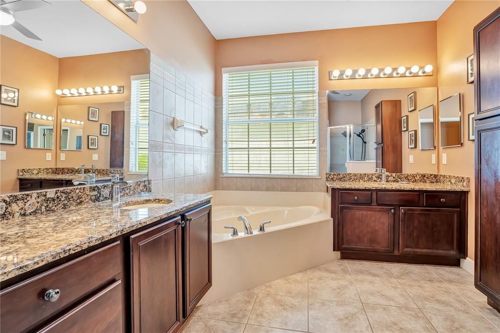 For Sale: $640,000 (5 beds, 4 baths, 3536 Square Feet)