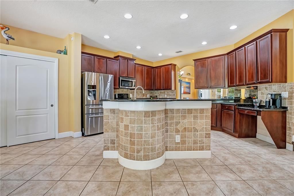For Sale: $640,000 (5 beds, 4 baths, 3536 Square Feet)