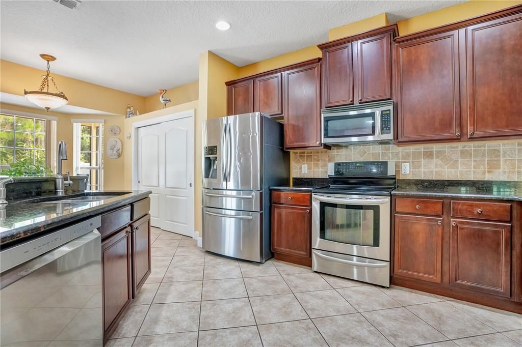 For Sale: $640,000 (5 beds, 4 baths, 3536 Square Feet)
