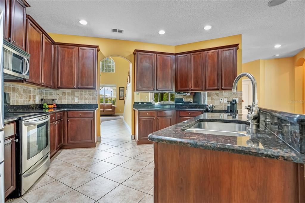 For Sale: $640,000 (5 beds, 4 baths, 3536 Square Feet)
