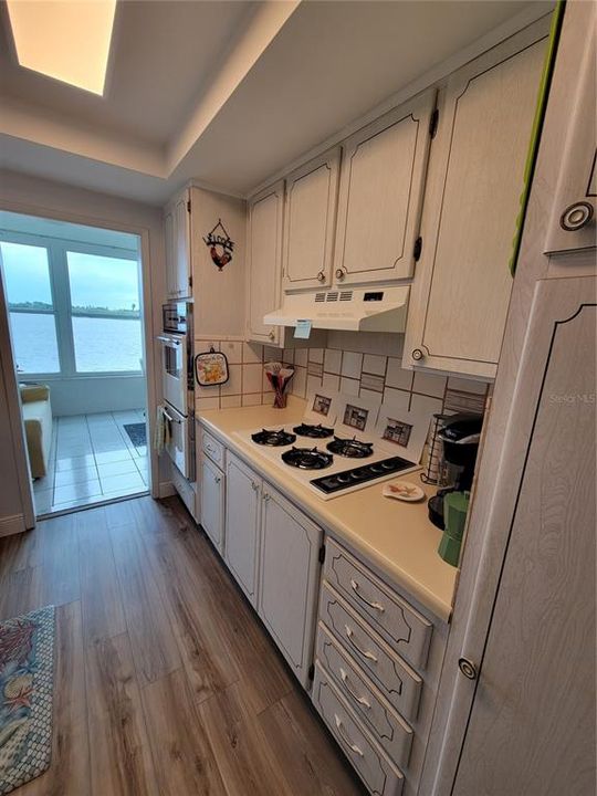 На продажу: $189,900 (2 спален, 1 ванн, 1120 Квадратных фут)
