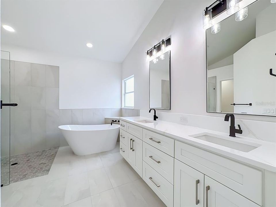 En Venta: $639,000 (3 camas, 2 baños, 2020 Pies cuadrados)
