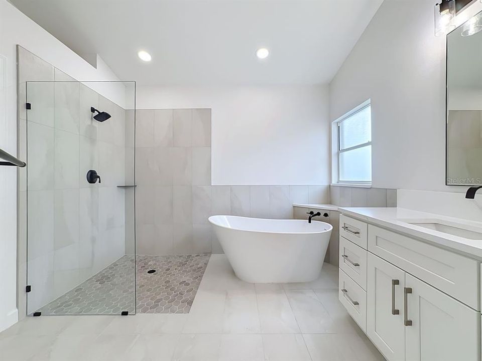 En Venta: $639,000 (3 camas, 2 baños, 2020 Pies cuadrados)