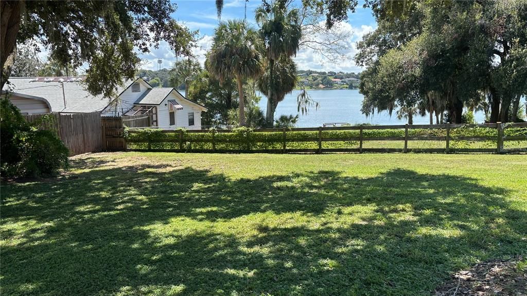 For Rent: $2,300 (3 beds, 2 baths, 1295 Square Feet)