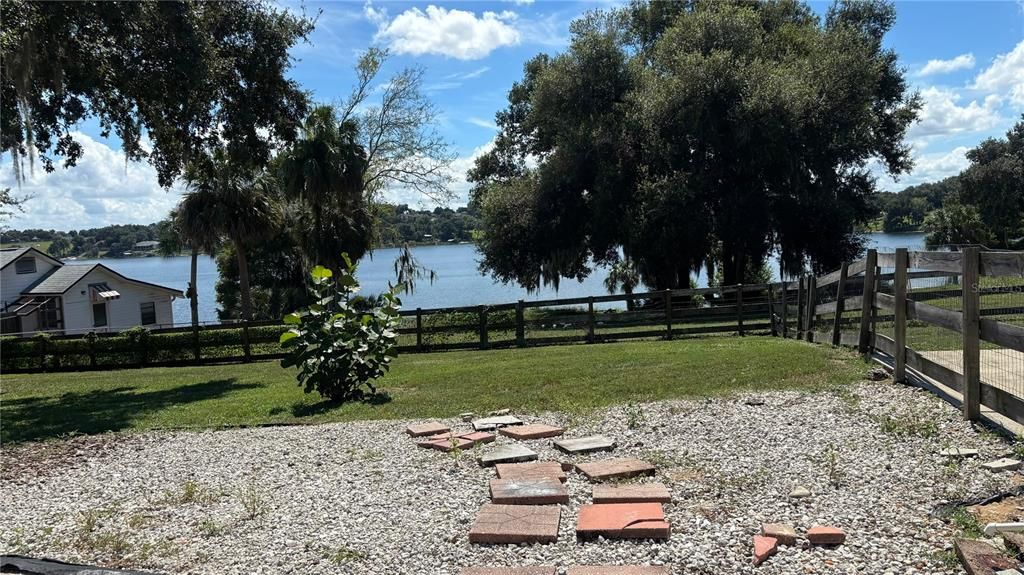 For Rent: $2,300 (3 beds, 2 baths, 1295 Square Feet)