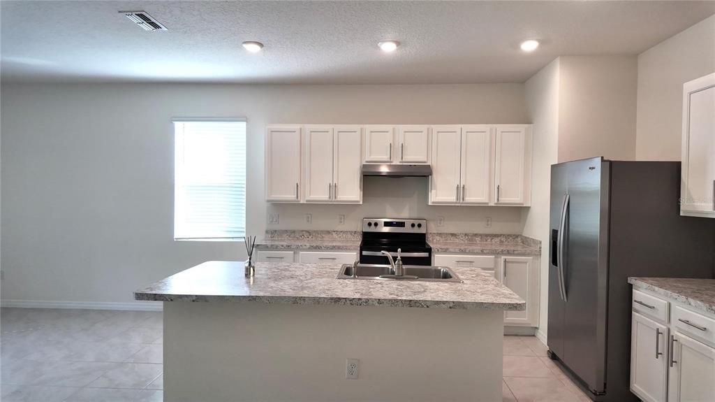 For Sale: $310,000 (3 beds, 2 baths, 1810 Square Feet)