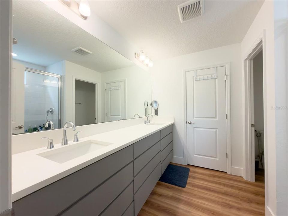 For Rent: $4,800 (5 beds, 5 baths, 2700 Square Feet)