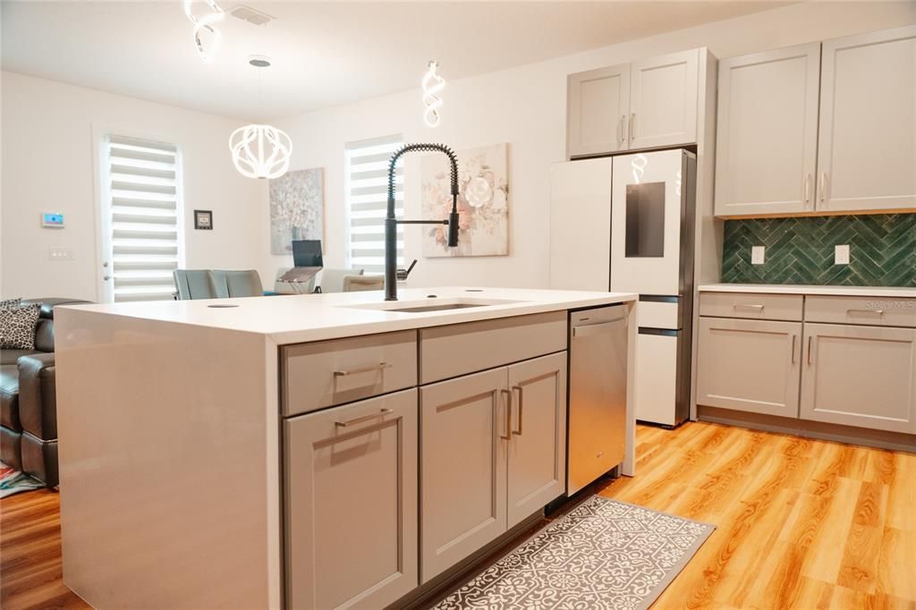 For Rent: $4,800 (5 beds, 5 baths, 2700 Square Feet)