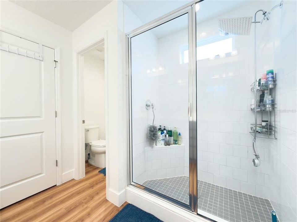For Rent: $4,800 (5 beds, 5 baths, 2700 Square Feet)