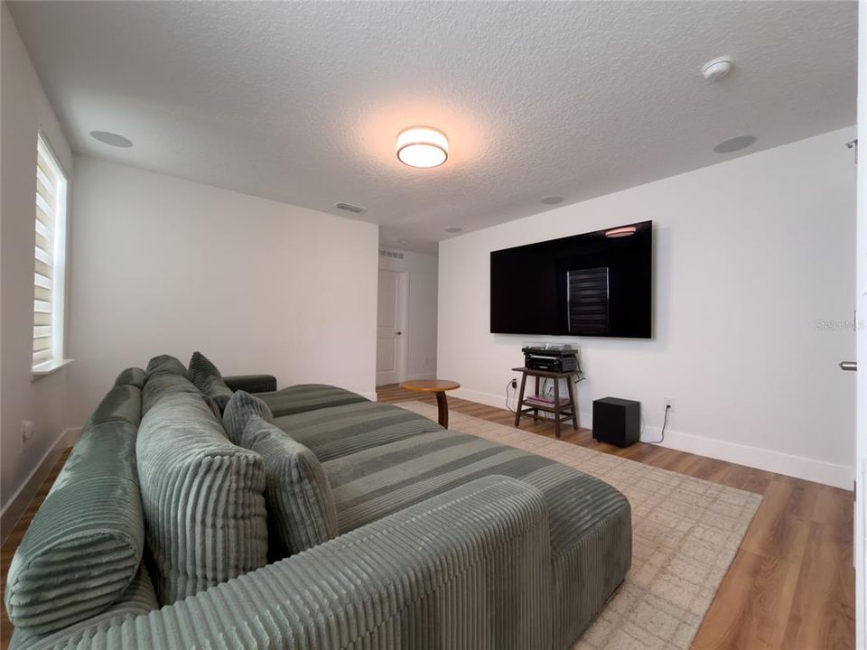 For Rent: $4,800 (5 beds, 5 baths, 2700 Square Feet)