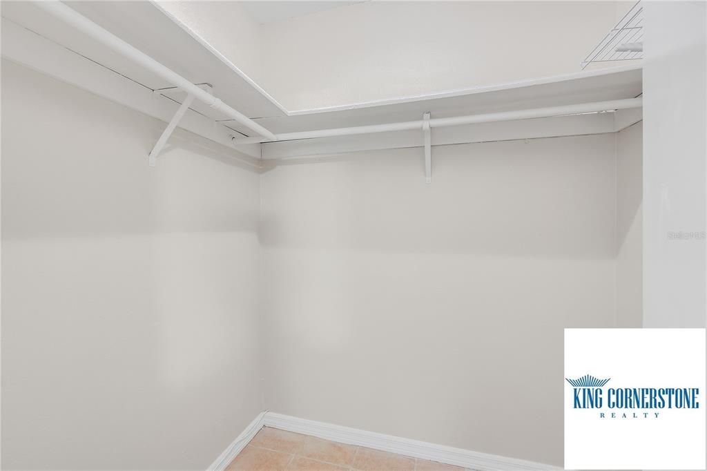 For Rent: $1,800 (2 beds, 2 baths, 870 Square Feet)