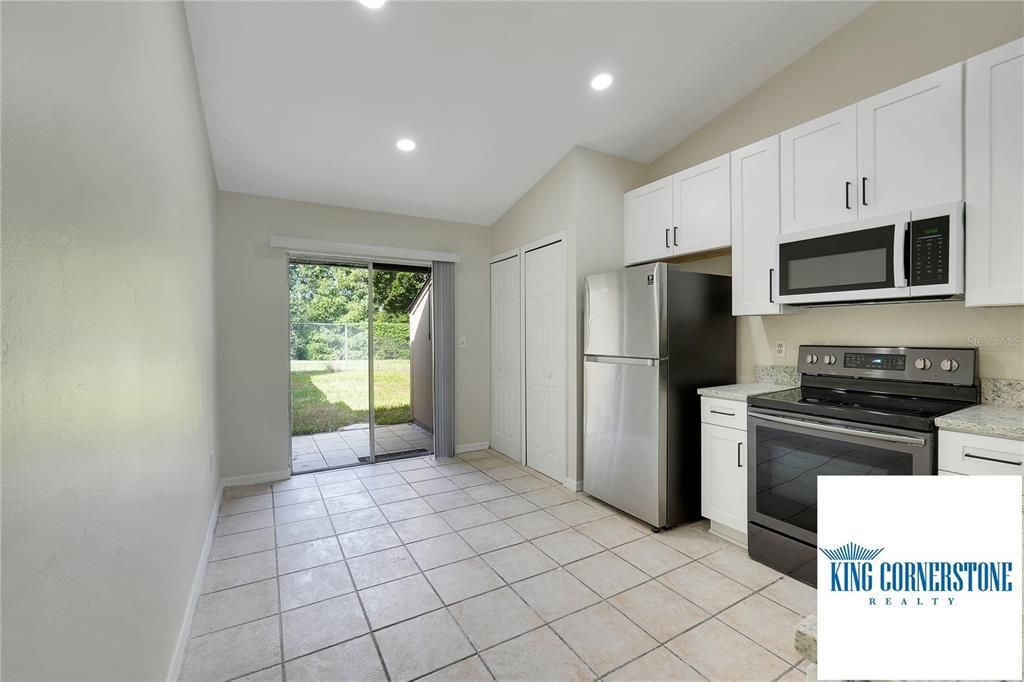 For Rent: $1,800 (2 beds, 2 baths, 870 Square Feet)