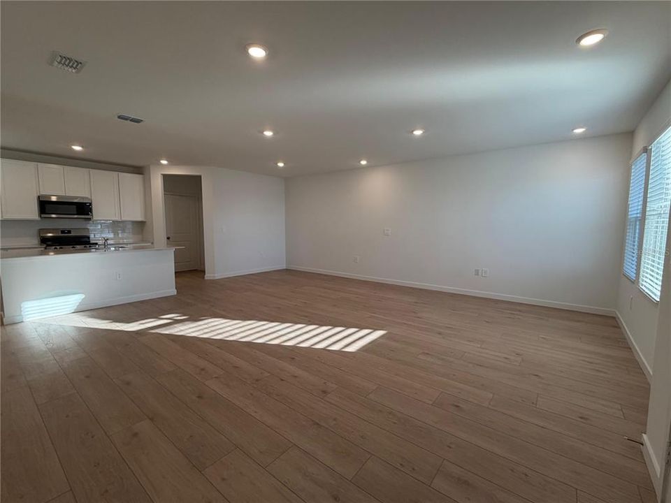 For Rent: $2,200 (3 beds, 2 baths, 1664 Square Feet)