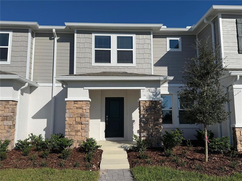 For Rent: $2,200 (3 beds, 2 baths, 1664 Square Feet)
