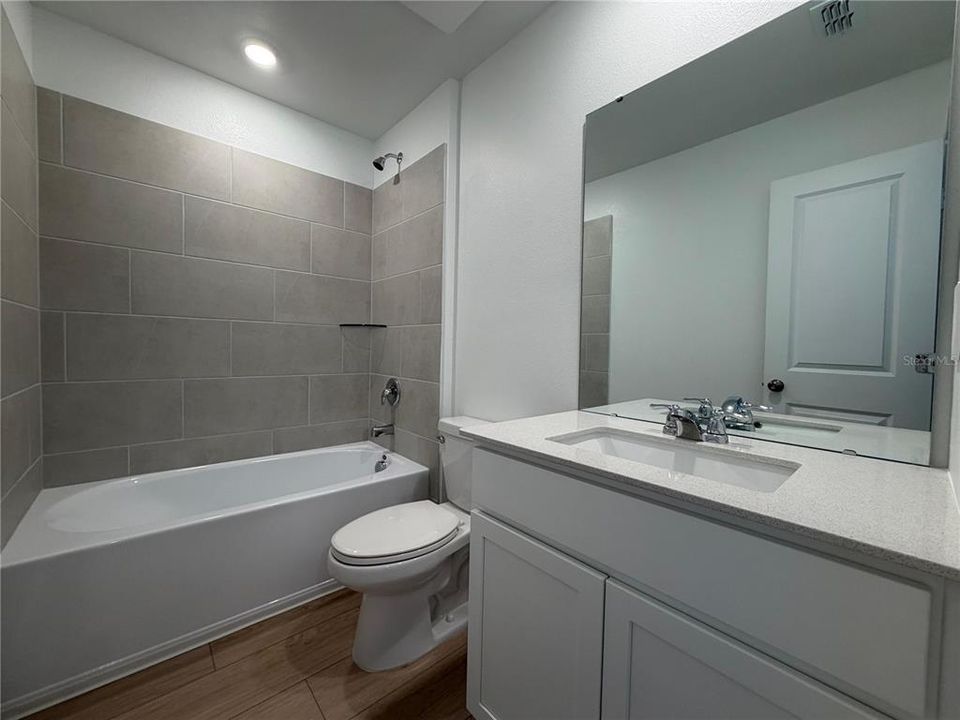 For Rent: $2,200 (3 beds, 2 baths, 1664 Square Feet)