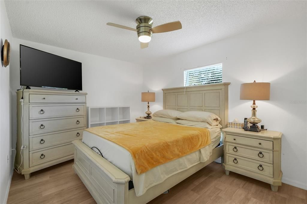 For Sale: $390,000 (4 beds, 2 baths, 2088 Square Feet)