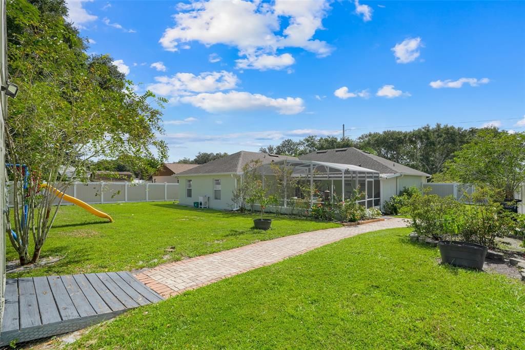 For Sale: $390,000 (4 beds, 2 baths, 2088 Square Feet)