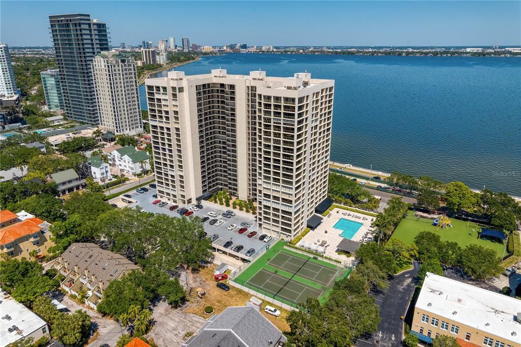 For Rent: $3,900 (2 beds, 2 baths, 1702 Square Feet)